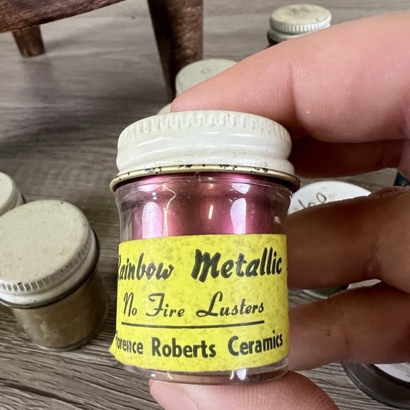 VTG Glass Bottles of Metal Luster Powder Paint for Ceramics Lot Of 32 from 1960s - Picture 3 of 8
